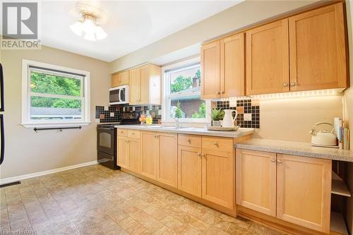 183 Grove Park Drive, Burlington, ON - Indoor Photo Showing Kitchen