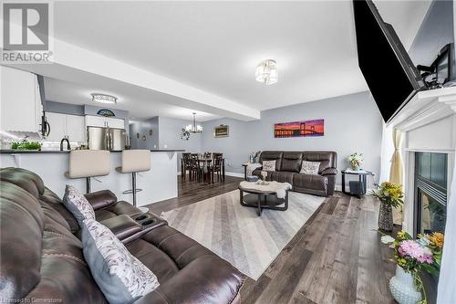 21 Blue Mountain Drive, Hannon, ON - Indoor Photo Showing Living Room