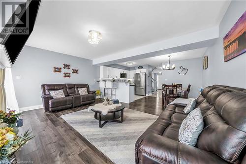 21 Blue Mountain Drive, Hannon, ON - Indoor Photo Showing Living Room