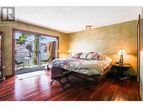 240 Clifton Road N, Kelowna, BC - Indoor Photo Showing Bedroom