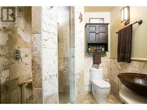 240 Clifton Road N, Kelowna, BC - Indoor Photo Showing Bathroom