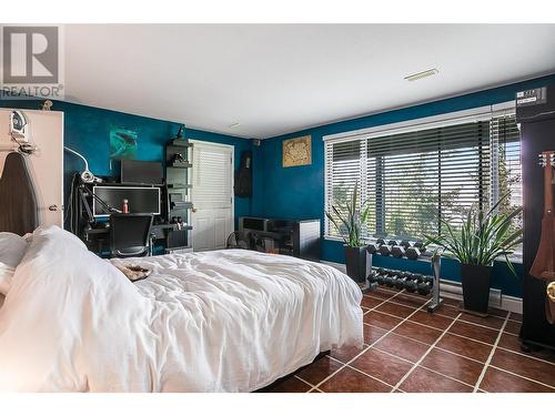 240 Clifton Road N, Kelowna, BC - Indoor Photo Showing Bedroom