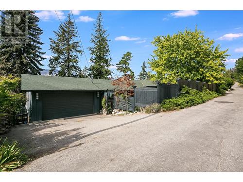 240 Clifton Road N, Kelowna, BC - Outdoor