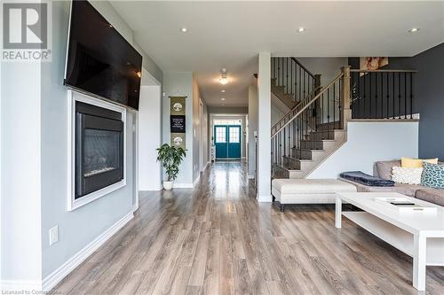 8445 Sweet Chestnut Drive, Niagara Falls, ON - Indoor Photo Showing Living Room With Fireplace