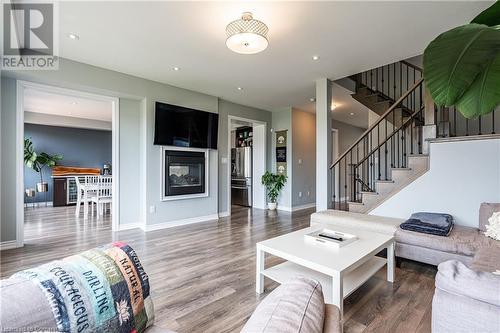 8445 Sweet Chestnut Drive, Niagara Falls, ON - Indoor Photo Showing Living Room With Fireplace