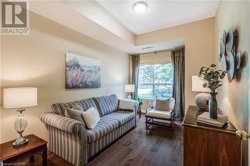 2085 Amherst Heights Drive Unit# 106, Burlington, ON - Indoor Photo Showing Living Room