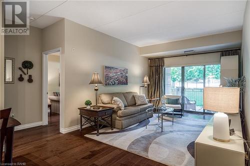 2085 Amherst Heights Drive Unit# 106, Burlington, ON - Indoor Photo Showing Living Room