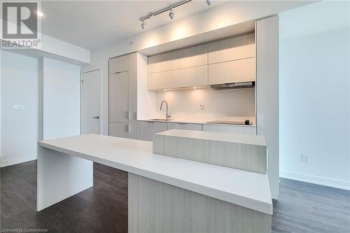 370 Martha Street Unit# 706, Burlington, ON - Indoor Photo Showing Kitchen