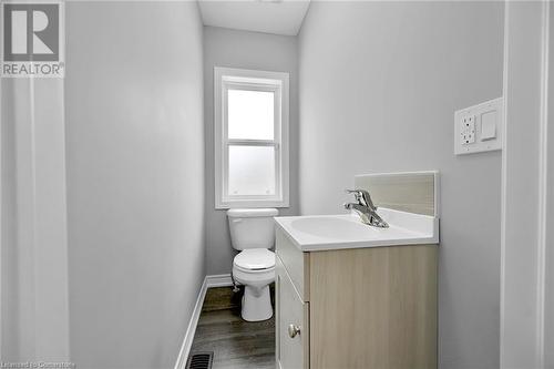 210 Queen Street S, Simcoe, ON - Indoor Photo Showing Bathroom