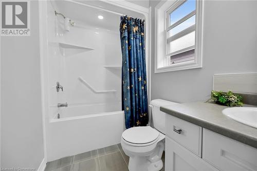 210 Queen Street S, Simcoe, ON - Indoor Photo Showing Bathroom