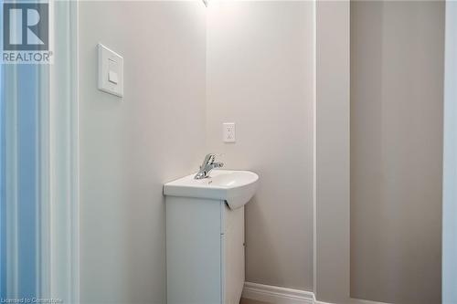 210 Queen Street S, Simcoe, ON - Indoor Photo Showing Bathroom