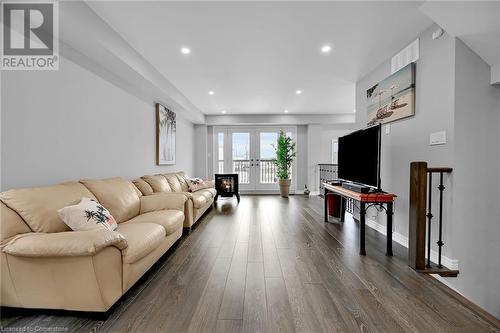 210 Queen Street S, Simcoe, ON - Indoor Photo Showing Living Room