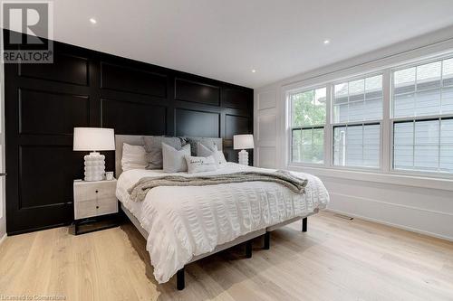 939 Teal Drive, Burlington, ON - Indoor Photo Showing Bedroom