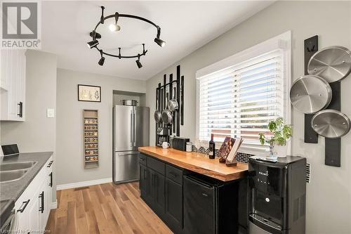 6 Homewood Avenue, St. Catharines, ON - Indoor Photo Showing Kitchen With Double Sink