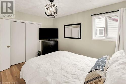 6 Homewood Avenue, St. Catharines, ON - Indoor Photo Showing Bedroom