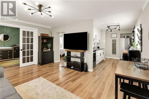 6 Homewood Avenue, St. Catharines, ON - Indoor Photo Showing Living Room