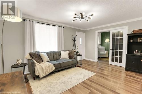 6 Homewood Avenue, St. Catharines, ON - Indoor Photo Showing Living Room