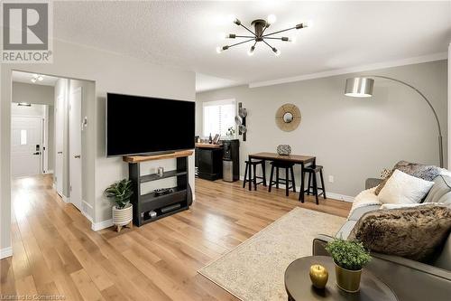 6 Homewood Avenue, St. Catharines, ON - Indoor Photo Showing Living Room