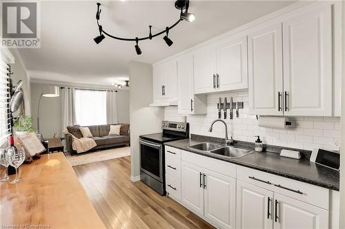 6 Homewood Avenue, St. Catharines, ON - Indoor Photo Showing Kitchen With Double Sink With Upgraded Kitchen