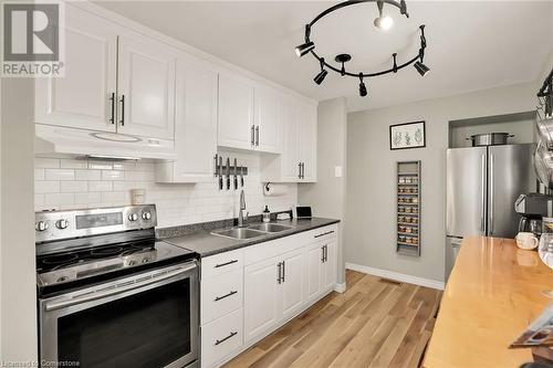 6 Homewood Avenue, St. Catharines, ON - Indoor Photo Showing Kitchen With Double Sink With Upgraded Kitchen