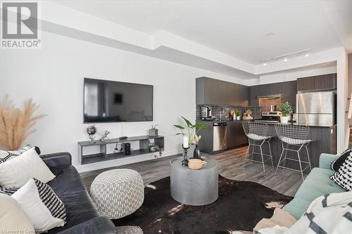 1121 Cooke Boulevard Unit# 1, Burlington, ON - Indoor Photo Showing Living Room