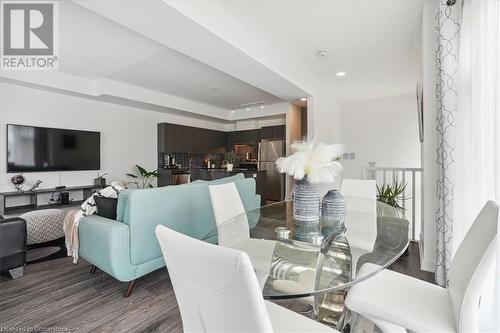 1121 Cooke Boulevard Unit# 1, Burlington, ON - Indoor Photo Showing Living Room