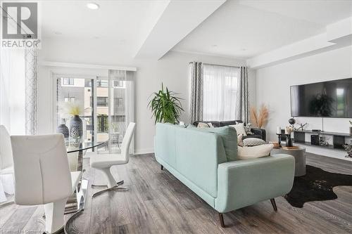 1121 Cooke Boulevard Unit# 1, Burlington, ON - Indoor Photo Showing Living Room