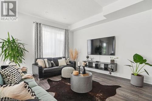 1121 Cooke Boulevard Unit# 1, Burlington, ON - Indoor Photo Showing Living Room