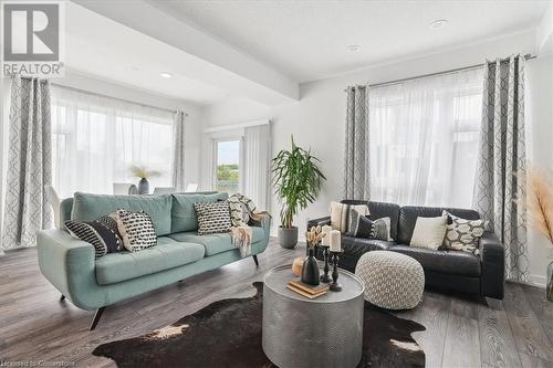 1121 Cooke Boulevard Unit# 1, Burlington, ON - Indoor Photo Showing Living Room