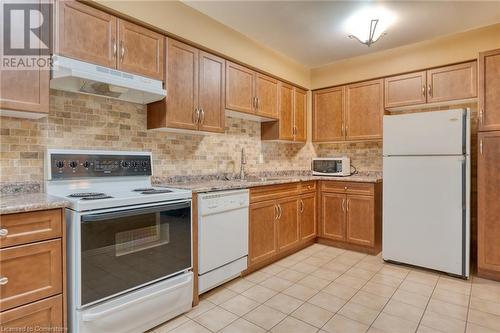 99 Donn Avenue Unit# 104, Stoney Creek, ON - Indoor Photo Showing Kitchen