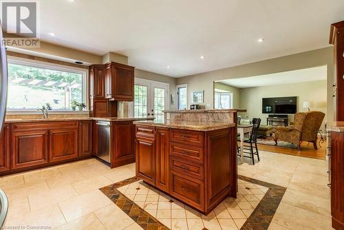 1 Kusins Court, Dundas, ON - Indoor Photo Showing Kitchen