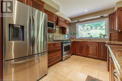 1 Kusins Court, Dundas, ON - Indoor Photo Showing Kitchen