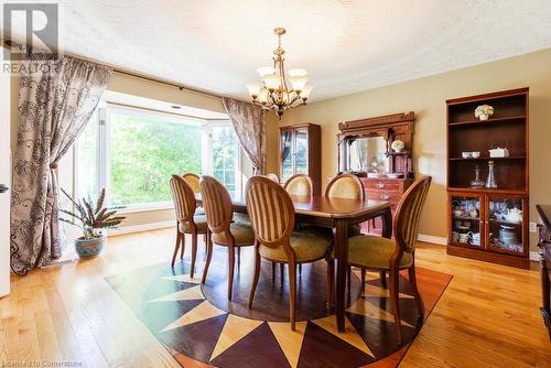 1 Kusins Court, Dundas, ON - Indoor Photo Showing Dining Room