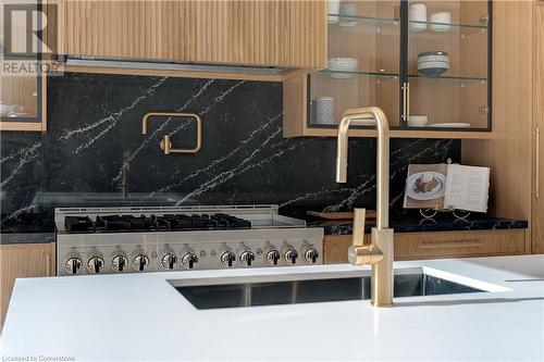 298 Strathcona Drive, Burlington, ON - Indoor Photo Showing Kitchen