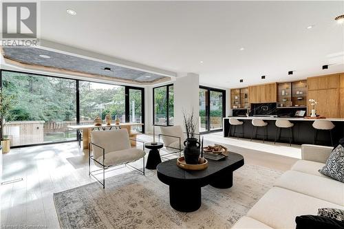 298 Strathcona Drive, Burlington, ON - Indoor Photo Showing Living Room