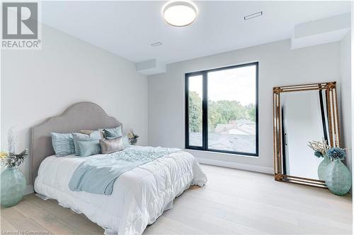 298 Strathcona Drive, Burlington, ON - Indoor Photo Showing Bedroom