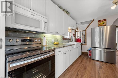 552 Quebec Street, Hamilton, ON - Indoor Photo Showing Kitchen