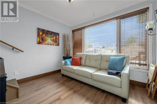 552 Quebec Street, Hamilton, ON - Indoor Photo Showing Living Room