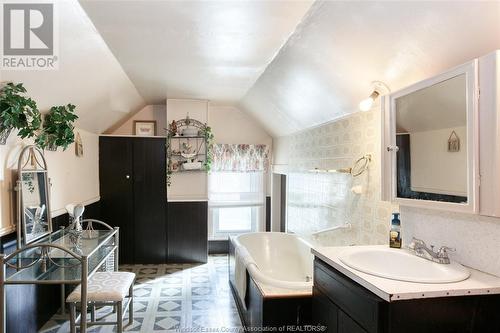 149 Richmond Street, Amherstburg, ON - Indoor Photo Showing Bathroom