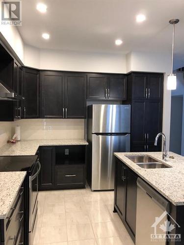 660 Capricorn Circle, Ottawa, ON - Indoor Photo Showing Kitchen With Stainless Steel Kitchen With Double Sink With Upgraded Kitchen