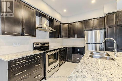 660 Capricorn Circle, Ottawa, ON - Indoor Photo Showing Kitchen With Stainless Steel Kitchen With Double Sink With Upgraded Kitchen