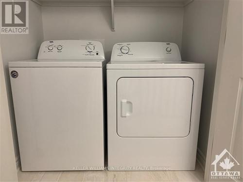 660 Capricorn Circle, Ottawa, ON - Indoor Photo Showing Laundry Room