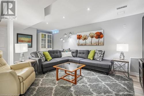 68 Hollybush Drive, Hamilton, ON - Indoor Photo Showing Living Room