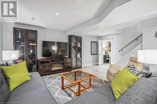 68 Hollybush Drive, Hamilton, ON - Indoor Photo Showing Living Room