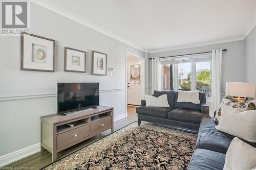 68 Hollybush Drive, Hamilton, ON - Indoor Photo Showing Living Room