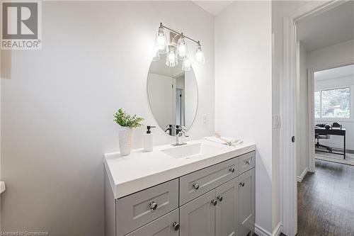 75 Graystone Drive, Hamilton, ON - Indoor Photo Showing Bathroom