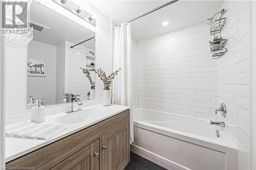 75 Graystone Drive, Hamilton, ON - Indoor Photo Showing Bathroom