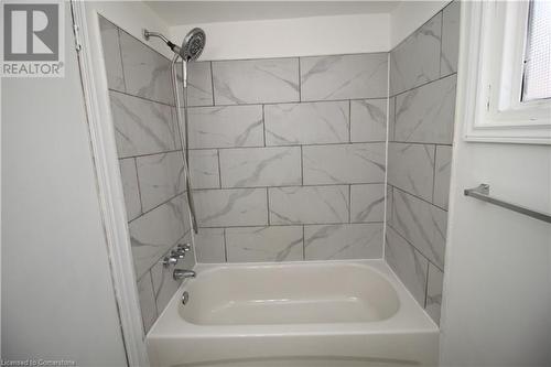 19 Delena Avenue N, Hamilton, ON - Indoor Photo Showing Bathroom