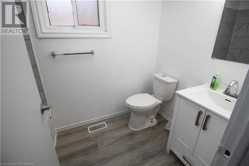 19 Delena Avenue N, Hamilton, ON - Indoor Photo Showing Bathroom