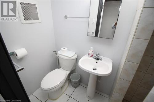 19 Delena Avenue N, Hamilton, ON - Indoor Photo Showing Bathroom